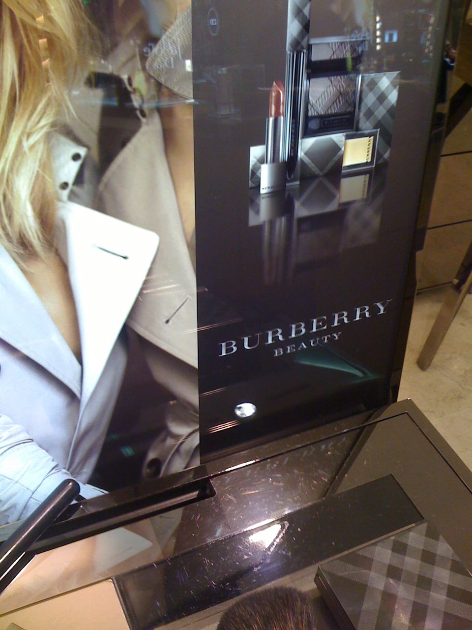 You are currently viewing <!--:en-->Burberry Cosmetics!!!! The Sexy English Rose!!!!!<!--:-->